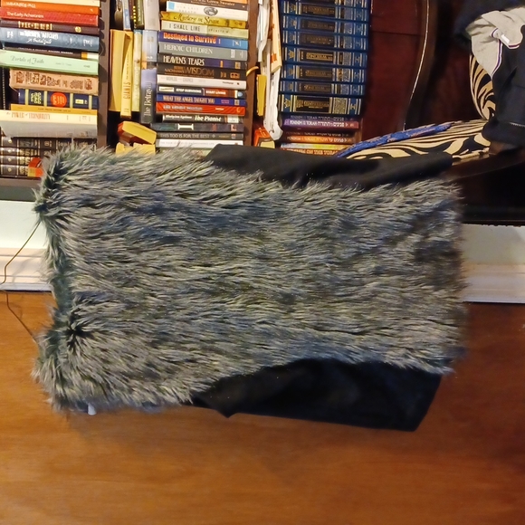 Fuzzy Vest size L - Picture 4 of 9